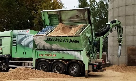 Kanal- und Rohrreinigung Aldersbach - Saugarbeiten